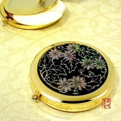 螺钿粉盒（野菊花）
