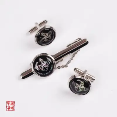 国防部领带套装 & 胸针
