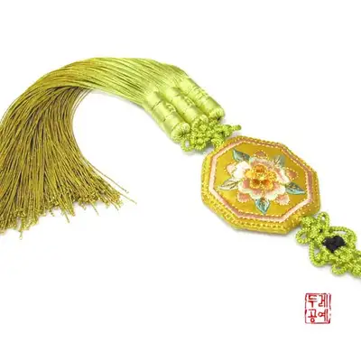 八角花绣挂饰 5