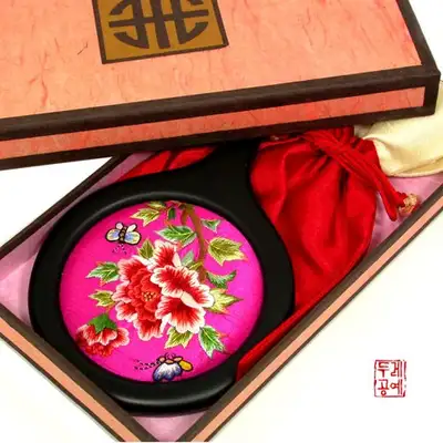 手工刺绣公主镜（蝴蝶）