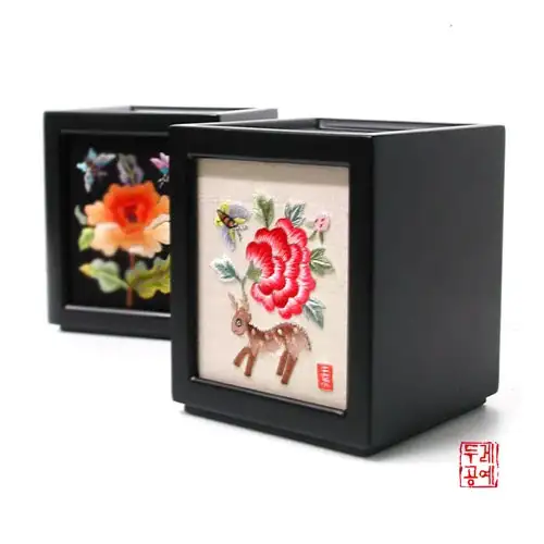 打孔笔筒