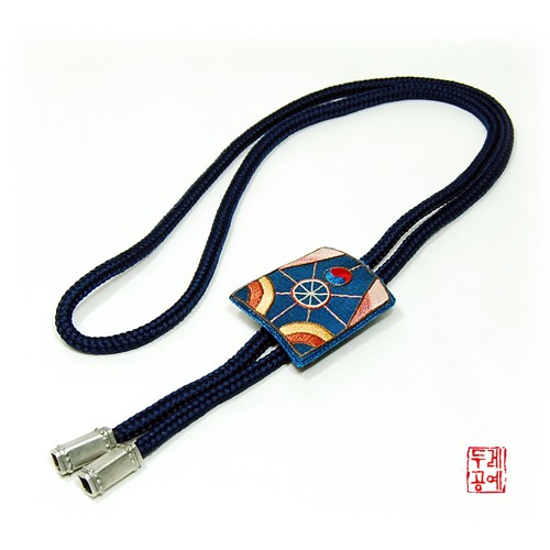 Embroidered Shield Kite Tie Sling (Blue)