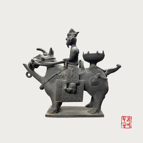 骑马人物陶俑 — 2