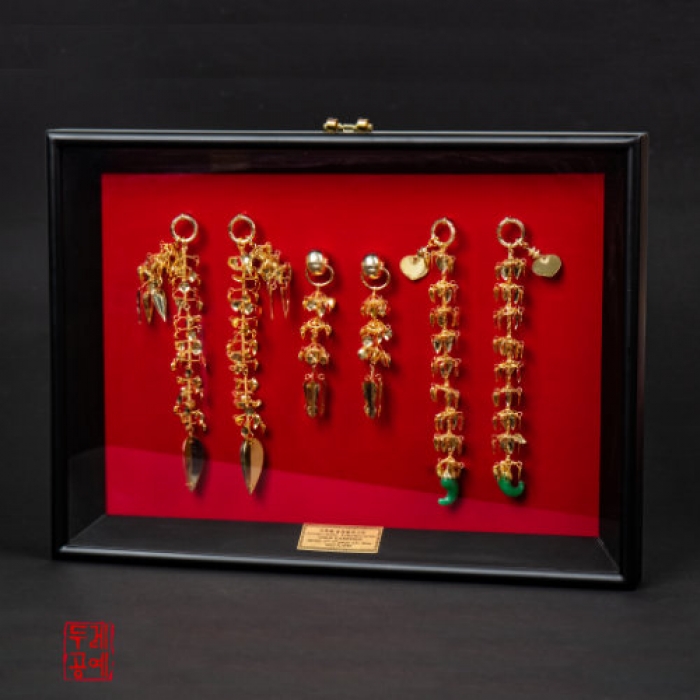 Cheonma Tumulus Gold Earrings