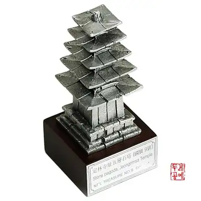 定林寺址五层石塔