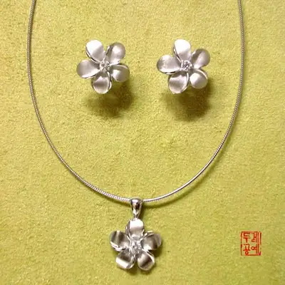 花朵项链、耳环