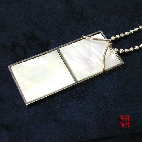 Square Mother-of-Pearl Necklace 2