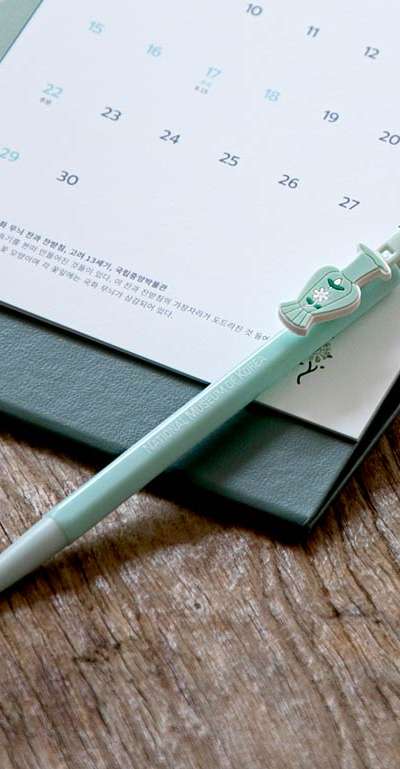 Celadon Ballpoint Pen (Peony Motif Vase)