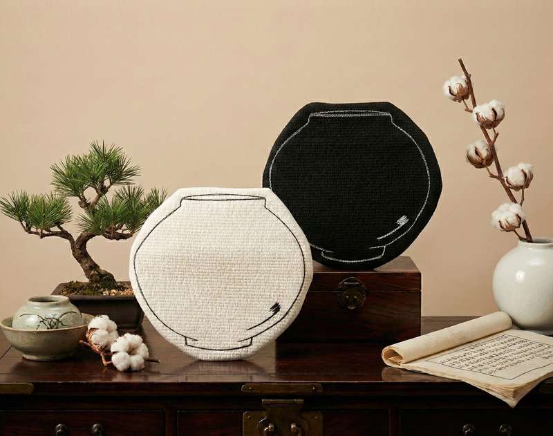 Drawing Moon Jar Pouch <National Gwangju Museum Ceramic Culture Center Exclusive>