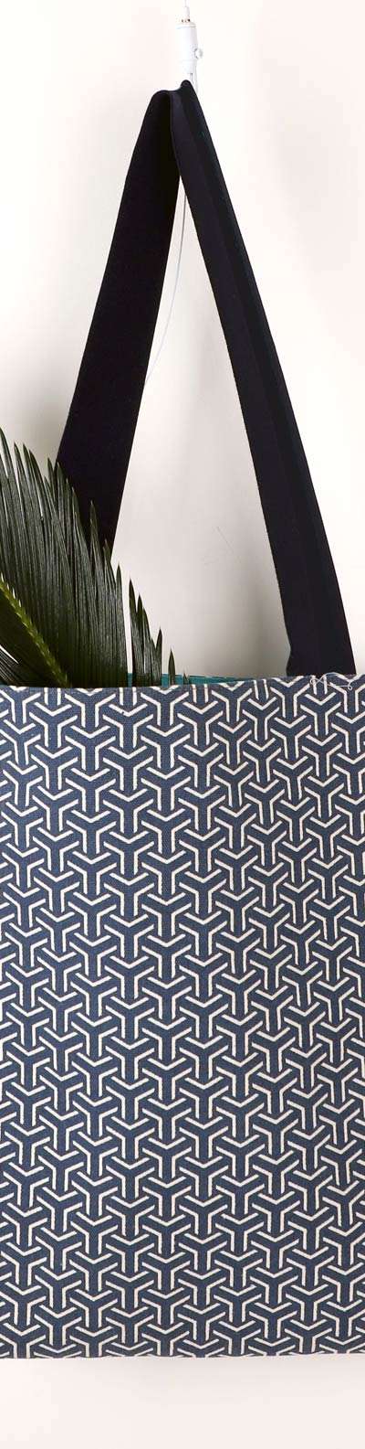 Y-Shape Traditional Pattern Bag <2023 Muse Contest Selected Work>