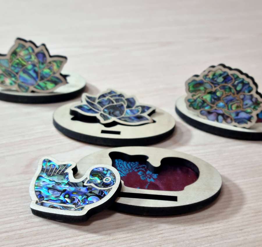 Mother-of-Pearl Brooch <National Gwangju Museum Ceramics Culture Center Specialty Product>