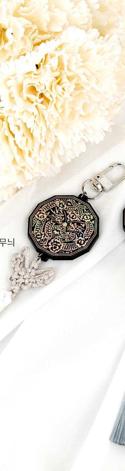National Museum of Korea Special Exhibition [East Asian Lacquerware] Court Mother-of-Pearl Keyring (Norigae)