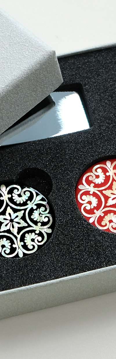 Inlaid Mother-of-Pearl Ball Marker Set (Black, Red)