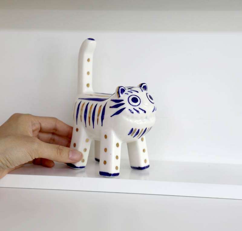 White Porcelain Celadon Tiger Ceramic (Medium) <2023 Muse Competition Selected Work>