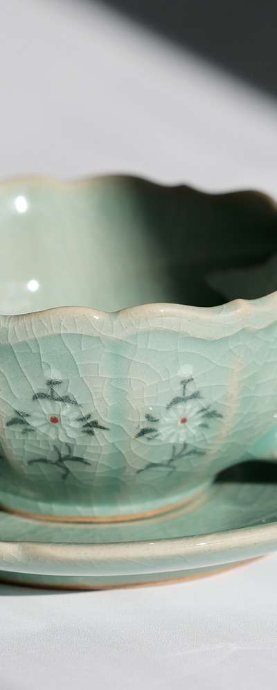 Celadon Inlaid Chrysanthemum Coffee Cup <2025 Mooduse Design Competition Selected Work>
