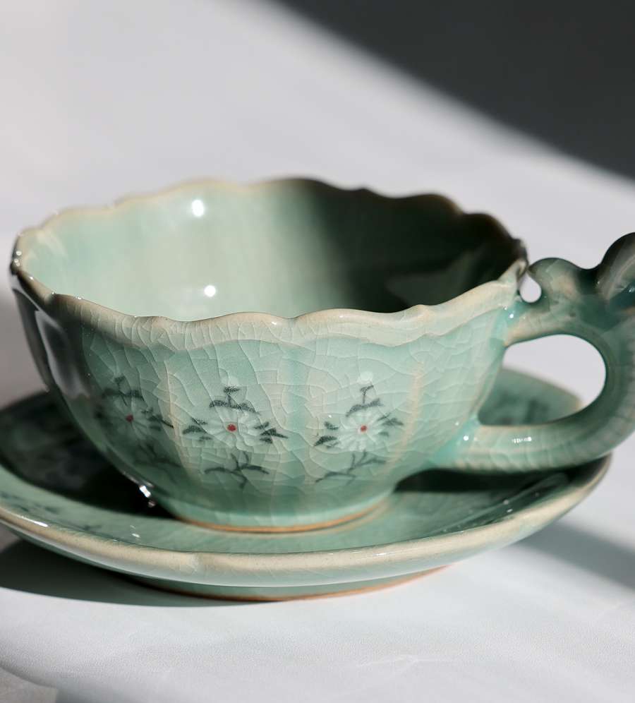 Celadon Inlaid Chrysanthemum Coffee Cup <2025 Mooduse Design Competition Selected Work>