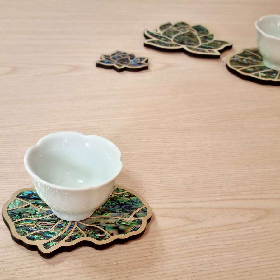 Lotus Flower Mother-of-Pearl Coaster <National Gwangju Museum Ceramic Culture Hall Specialty Product>