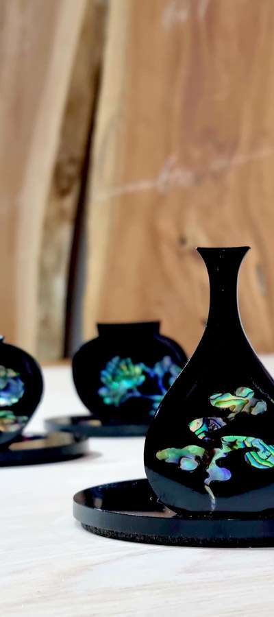 Black Mother-of-Pearl Inlay Ceramic Objet <National Gwangju Museum Ceramic Culture Hall Specialty Product>