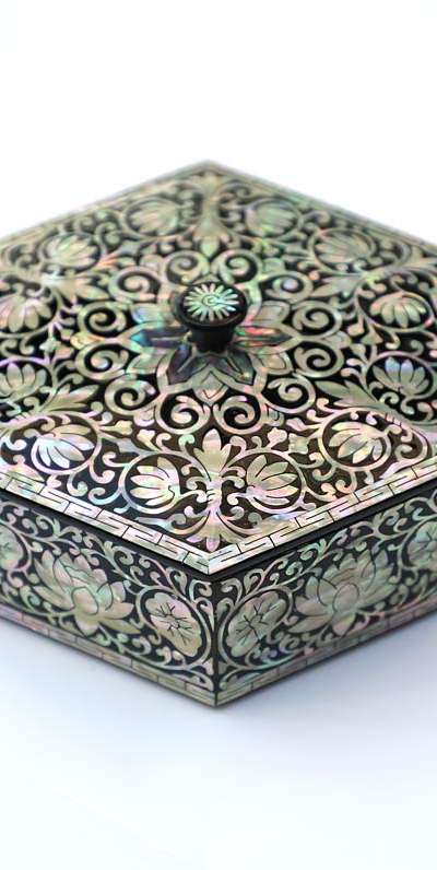 Yi Dynasty Lotus Arabesque Hexagonal Accessory Box