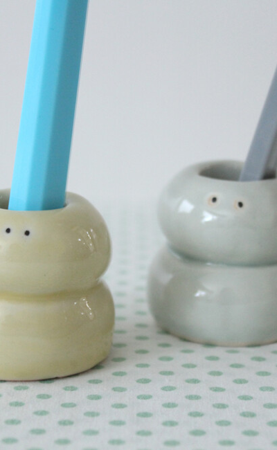 Lazy bug toothbrush holder