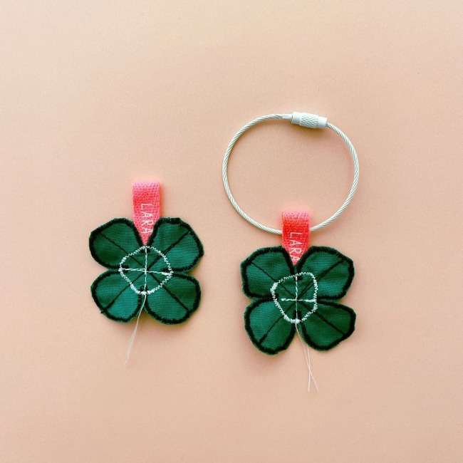 Four-Leaf Clover White Wire Keyring