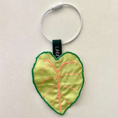 White Queen White Wire Keyring