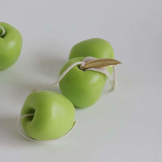 SHAPE CANDLE _ APPLE _ green