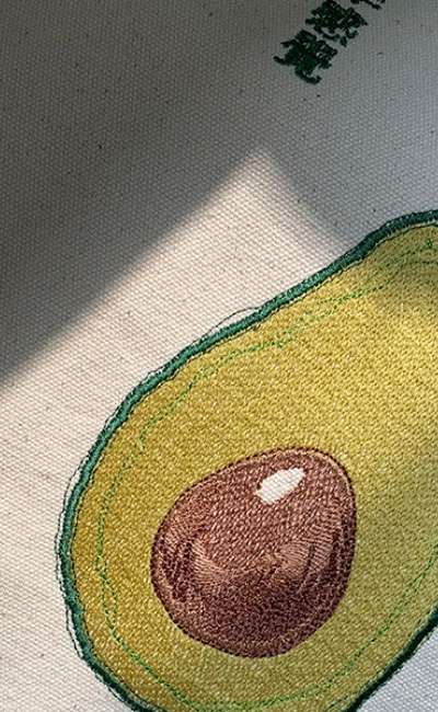 【イガムガク】アボカド刺繍バッグ