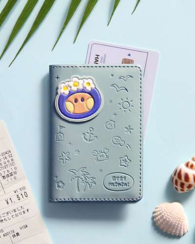 BT21 レザーパッチカードケース [バカンス] - シューキ(SHOOKY)