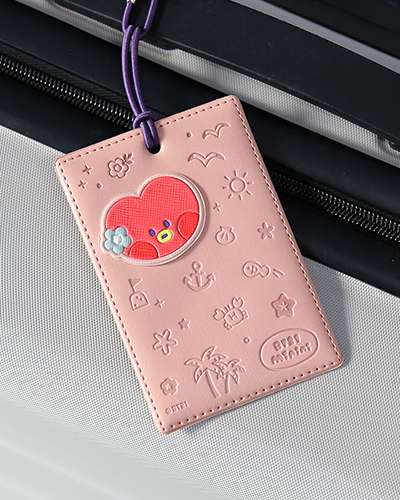 BT21 レザーパッチ トラベルタグ [バカンス] - タタ(TATA)