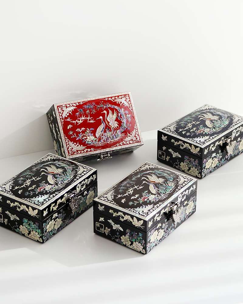 Rangjae Mother-of-Pearl Lacquerware Crane and Pine Colored Abalone Jewelry Box 14cm