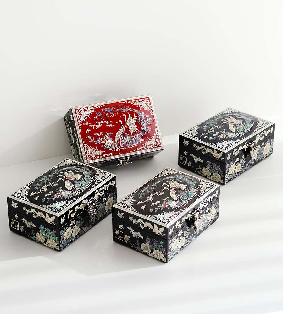 Rangjae Mother-of-Pearl Lacquerware Crane and Pine Colored Abalone Jewelry Box 14cm