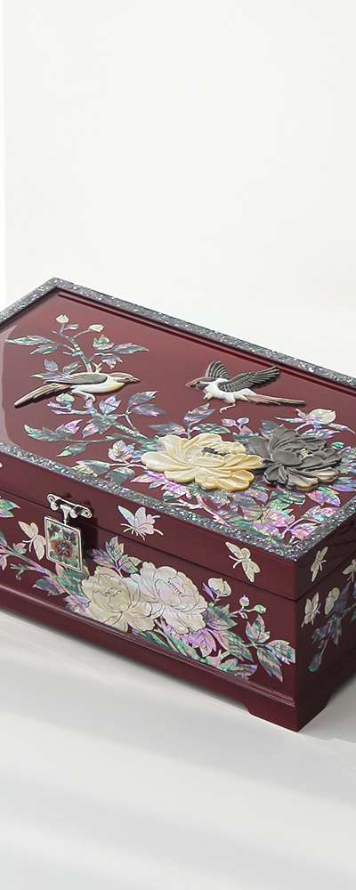 螺鈿漆器 コリア 韓国文化の美しさが詰まった逸品 螺鈿漆器 円盤 牡丹 2段 貝細工宝石箱 赤30センチ