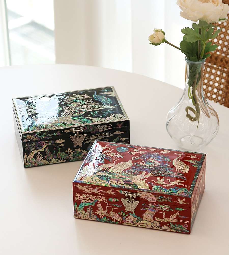 Nacre and Lacquerware Korea Traditional Korean Craftsmanship Mother-of-Pearl Jewelry Box Pine and Crane Single Tier 18cm