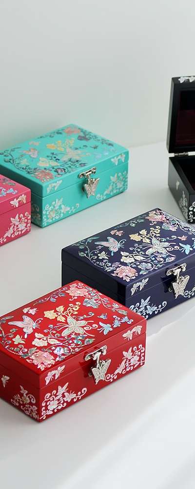 螺鈿漆器 コリア 韓国文化の美しさを映した螺鈿漆器 ビビッド蝶唐草 貝殻ジュエリーボックス 14.5cm