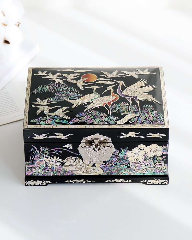 Najeon Chilgi Korea Mother-of-Pearl Lacquerware Colored Moon Pine Crane Jewelry Box Black 18cm