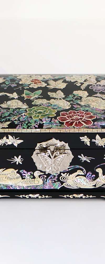 螺鈿漆器 コリア 韓国文化の美しさが詰まった螺鈿漆器彩色牡丹庭園 貝細工ジュエリーボックス ブラック 18センチ