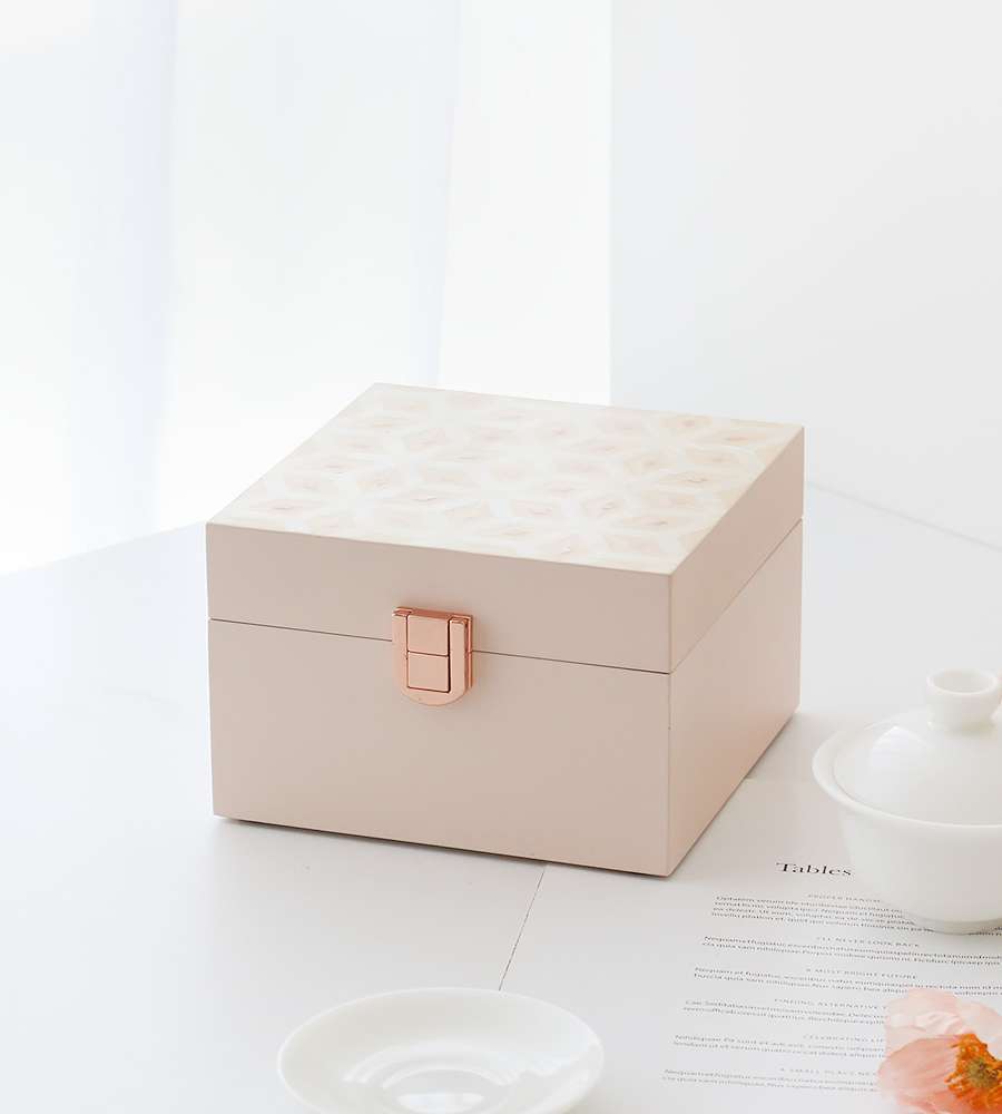 Nacre Lacquerware Korea Pastel Pink Mother-of-Pearl Jewelry Box (15cm) - Korean Cultural Beauty