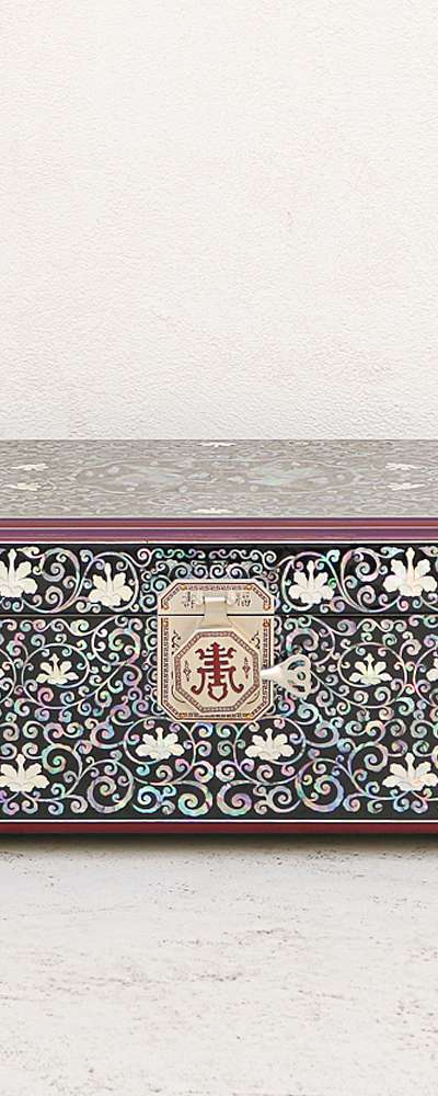螺鈿漆器 コリア 韓国文化の美しさが詰まった逸品 螺鈿漆器 学堂草 寿復 漆塗り 四柱 螺鈿宝石箱 40センチ