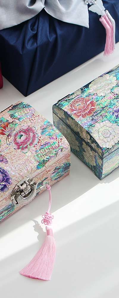 Nacre Inlay Lacquerware Korea Korean Traditional Gift Peony Scroll Mother-of-Pearl Jewelry Box 21cm