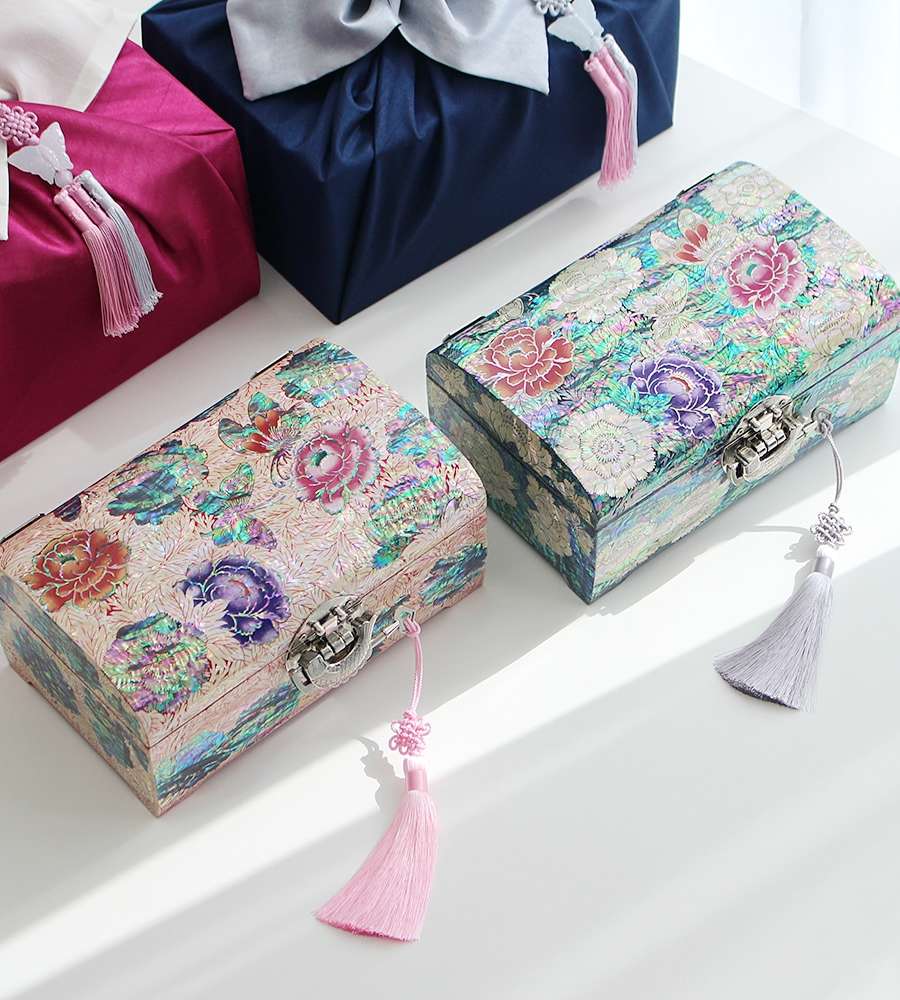 Nacre Inlay Lacquerware Korea Korean Traditional Gift Peony Scroll Mother-of-Pearl Jewelry Box 21cm