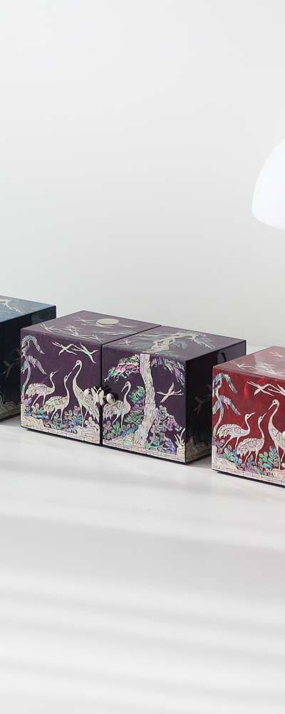 Najeon Chilgi Korea - Mother-of-Pearl Lacquerware Hanji Dual-Compartment Jewel Box (Medium) Pine and Crane