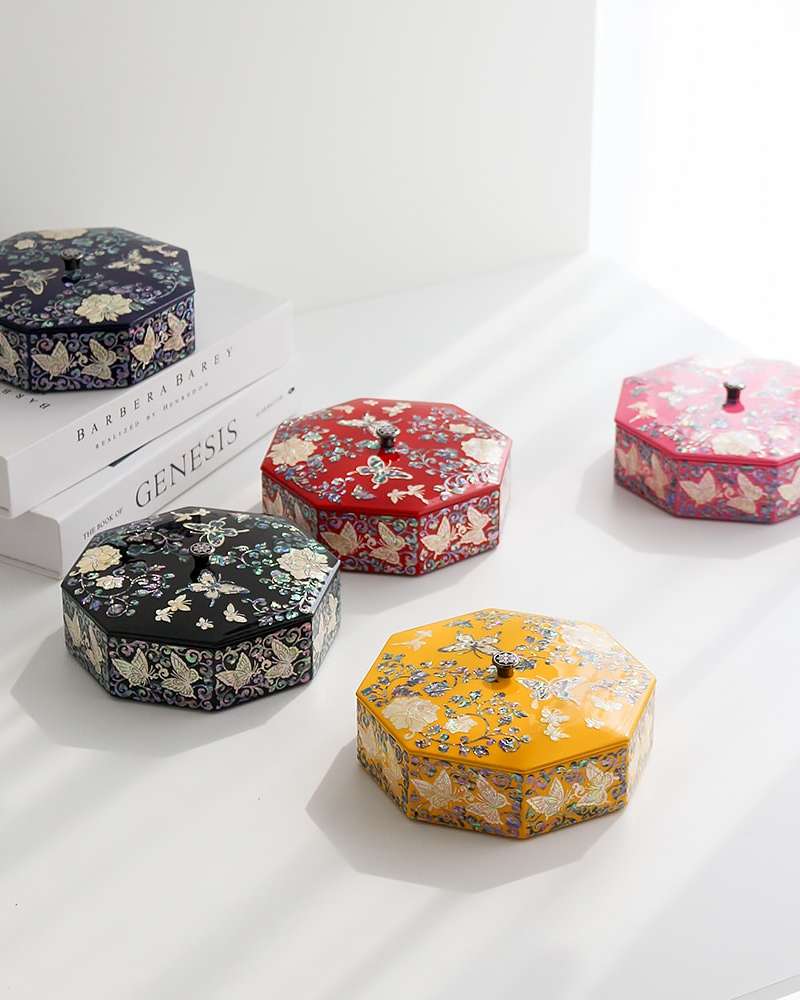 Nacre Lacquerware Korea Korean Culture Beauty Nacre Lacquerware Vivid Arabesque Butterfly Octagonal Knob Mother-of-Pearl Box