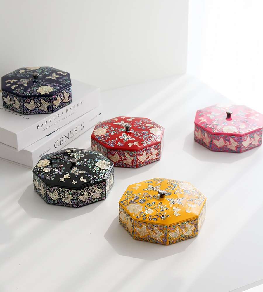 Nacre Lacquerware Korea Korean Culture Beauty Nacre Lacquerware Vivid Arabesque Butterfly Octagonal Knob Mother-of-Pearl Box