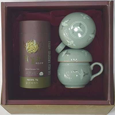 Green Tea Tableware Gift Set - Ujeon Gamro Celadon Inlay Couple Tea Set