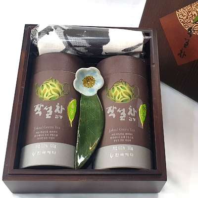 Premium Tea Set No. 3 - Green Tea Gamnung 2 Cans Pine Wood Box Gift Set with Tea Scoop and Tea Strainer