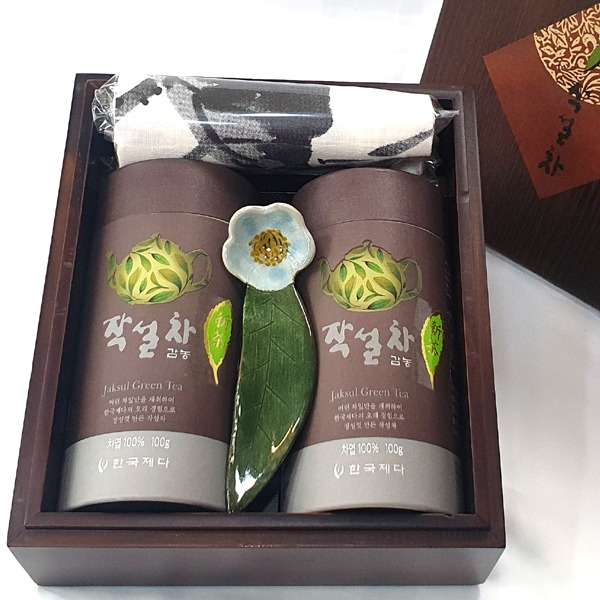Premium Tea Set No. 3 - Green Tea Gamnung 2 Cans Pine Wood Box Gift Set with Tea Scoop and Tea Strainer