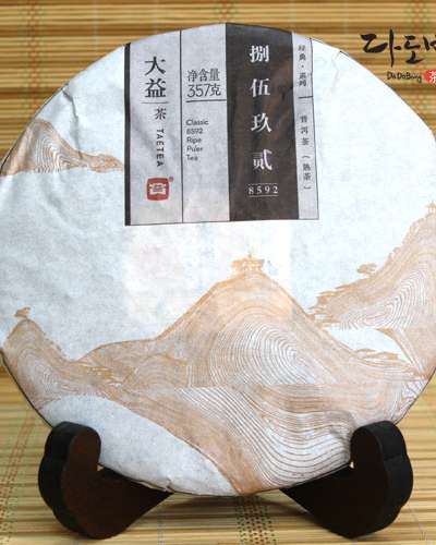 大益(タイイク) プーアール熟茶 8592 357g・2015年産/茶錐追加購入可能