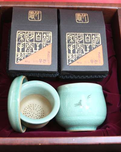조泰淵 革蔵茶 オーガニック雨前緑茶 青磁茶器ギフトセット