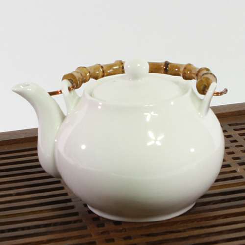 White Ceramic Tanguan Teapot (Small) with Bamboo Handle